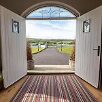 Mongalvin Villa Whitehill