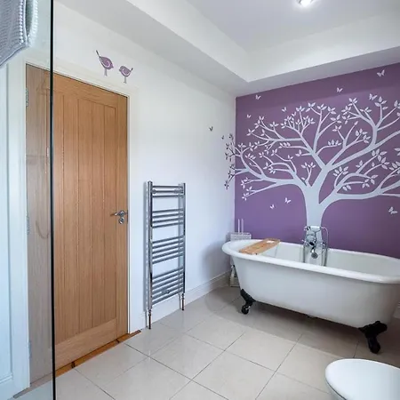 Mongalvin Villa Whitehill