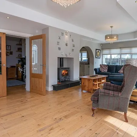 Mongalvin Villa Whitehill