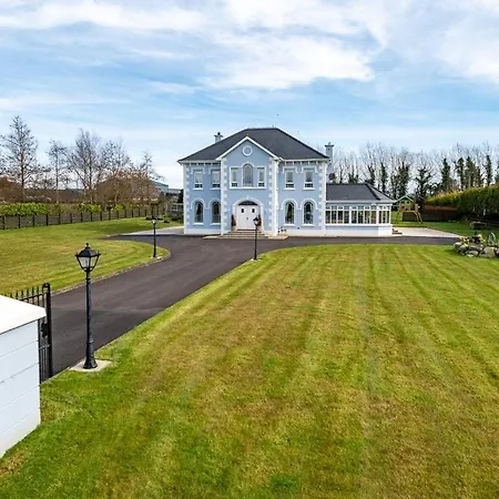 Mongalvin Villa *
